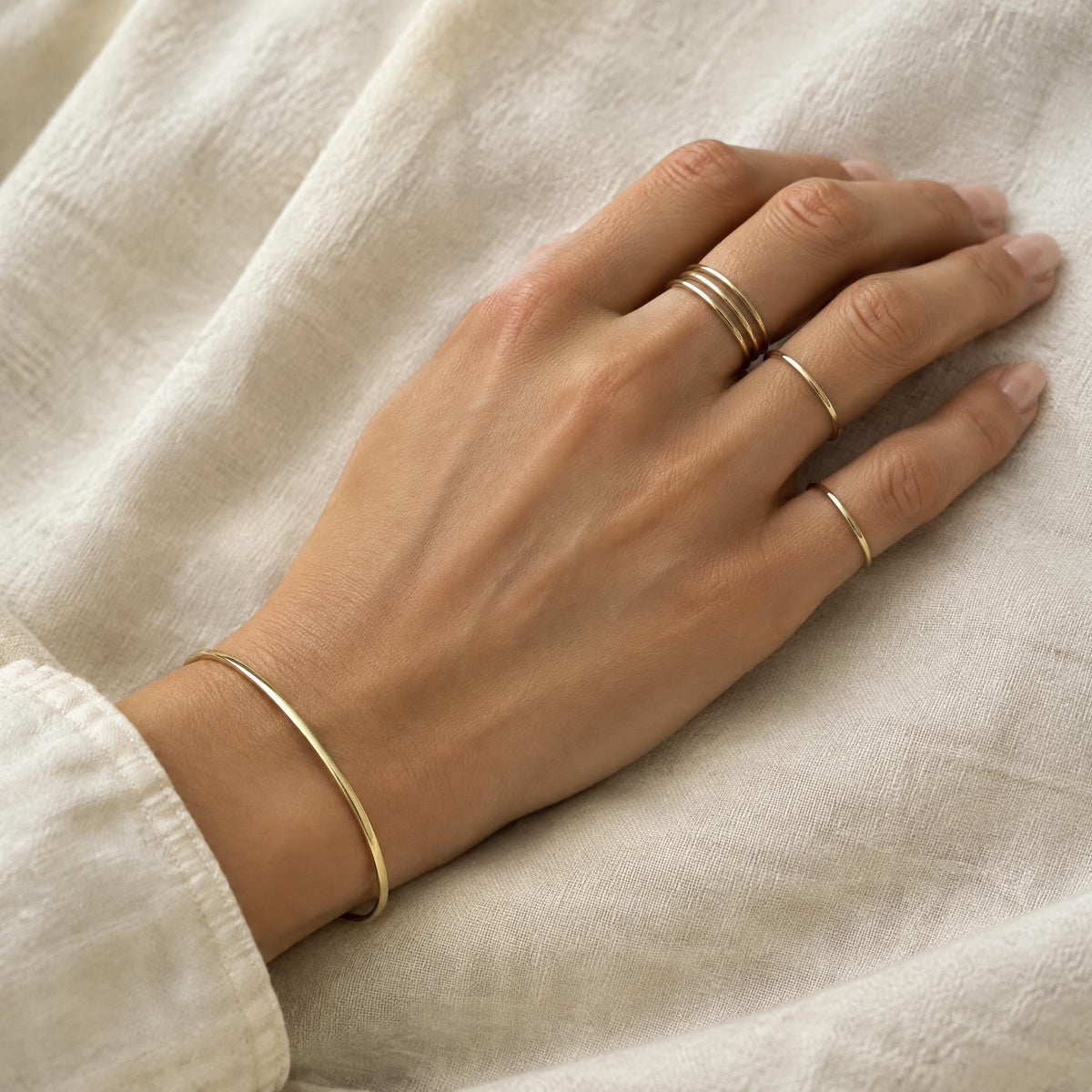 BRACELET